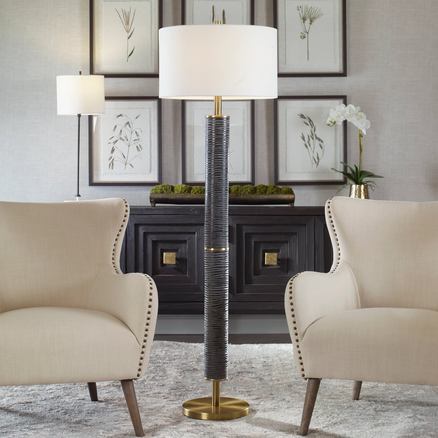 005 SI-1923759 | Lifestyle | Summit Floor Lamp by Uttermost in brass. Made from resin, iron in a modern style.