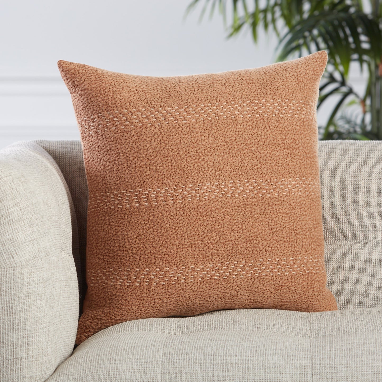 006 SR-861653,SR-861655 | Closeup | Lexington LXG06 Pillow by Jaipur Living in terracotta, beige. Made from 100% cotton in a modern style.