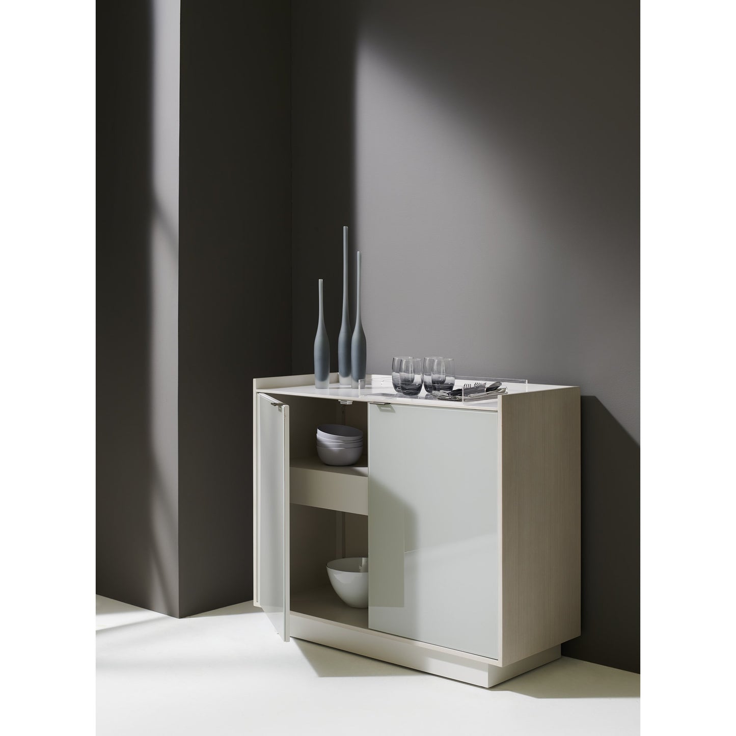 006 SR-877722 | Lifestyle | Expressions Door Chest by Caracole in gray, ash, taupe, gray and winter haze, ash taupe, delicate grey. Made from ash in a modern style.