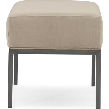 Expressions Bed Bench by Caracole in zinc. Made from metal in a transitional style.