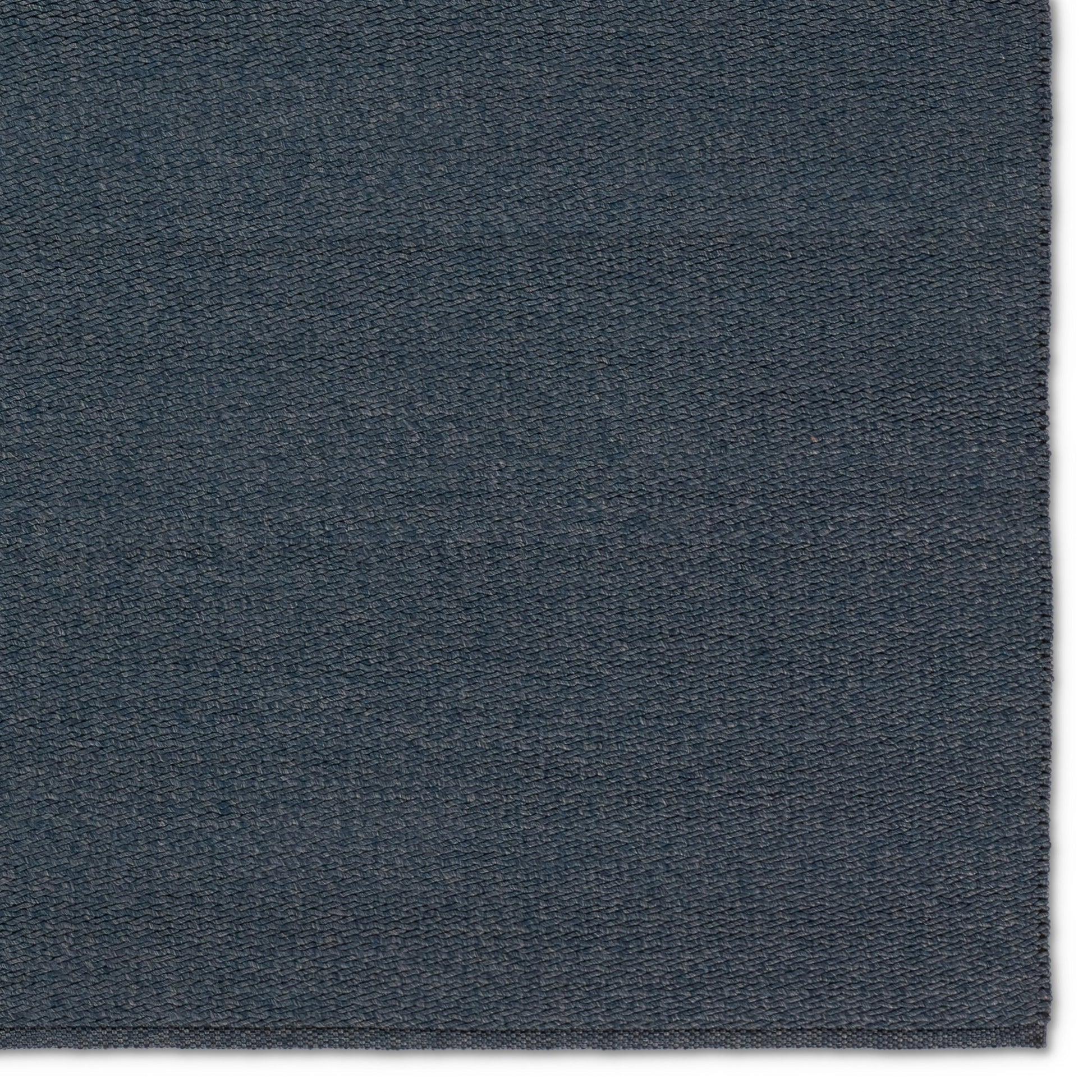 Maverick MAV07 Rug by Jaipur Living in blue. Made from 70% polypropylene 30% polyester in a unique style.