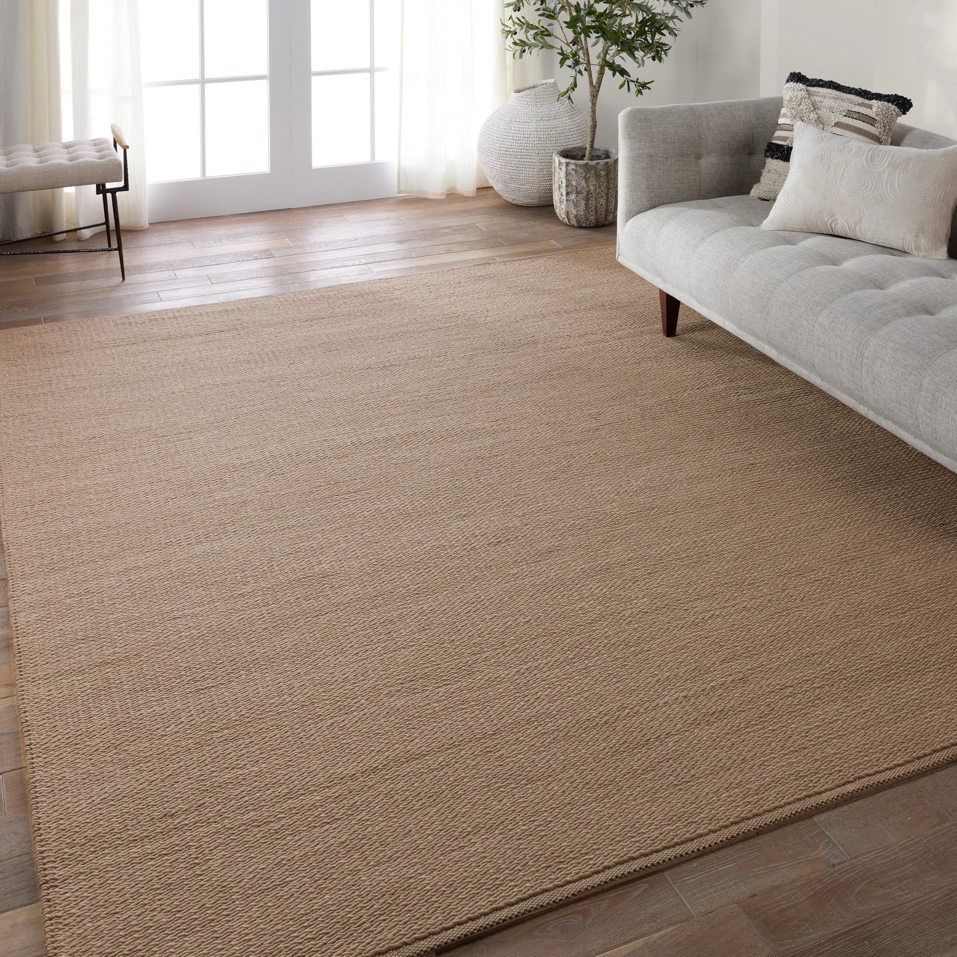 Maverick MAV09 Rug by Jaipur Living in taupe. Made from 70% polypropylene 30% polyester in a unique style.