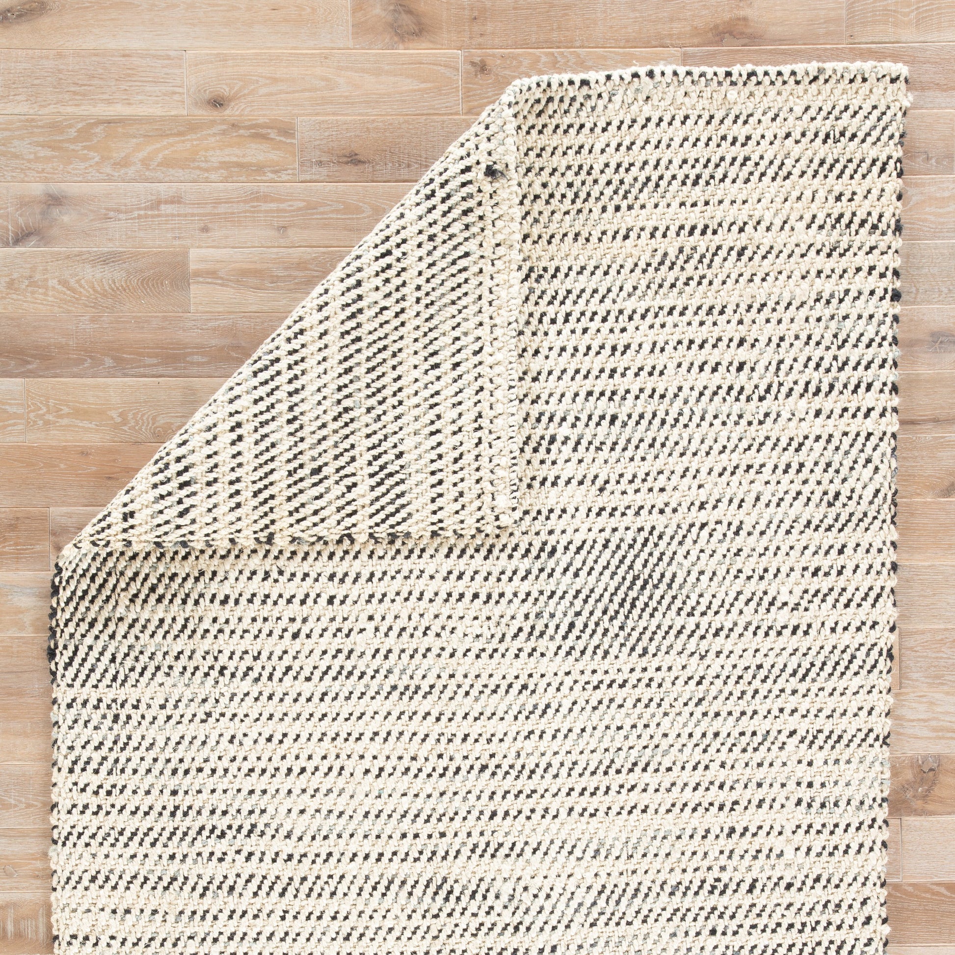 Naturals Tobago NAT26 Rug by Jaipur Living in white, black. Made from 100% jute in a unique style.