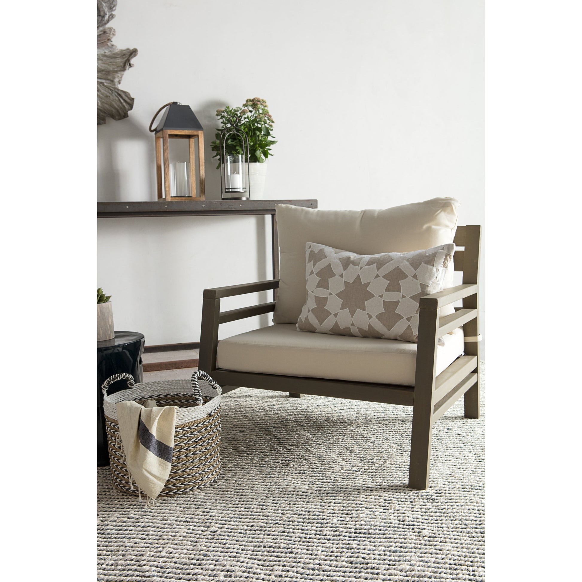 Naturals Tobago NAT26 Rug by Jaipur Living in white, black. Made from 100% jute in a unique style.