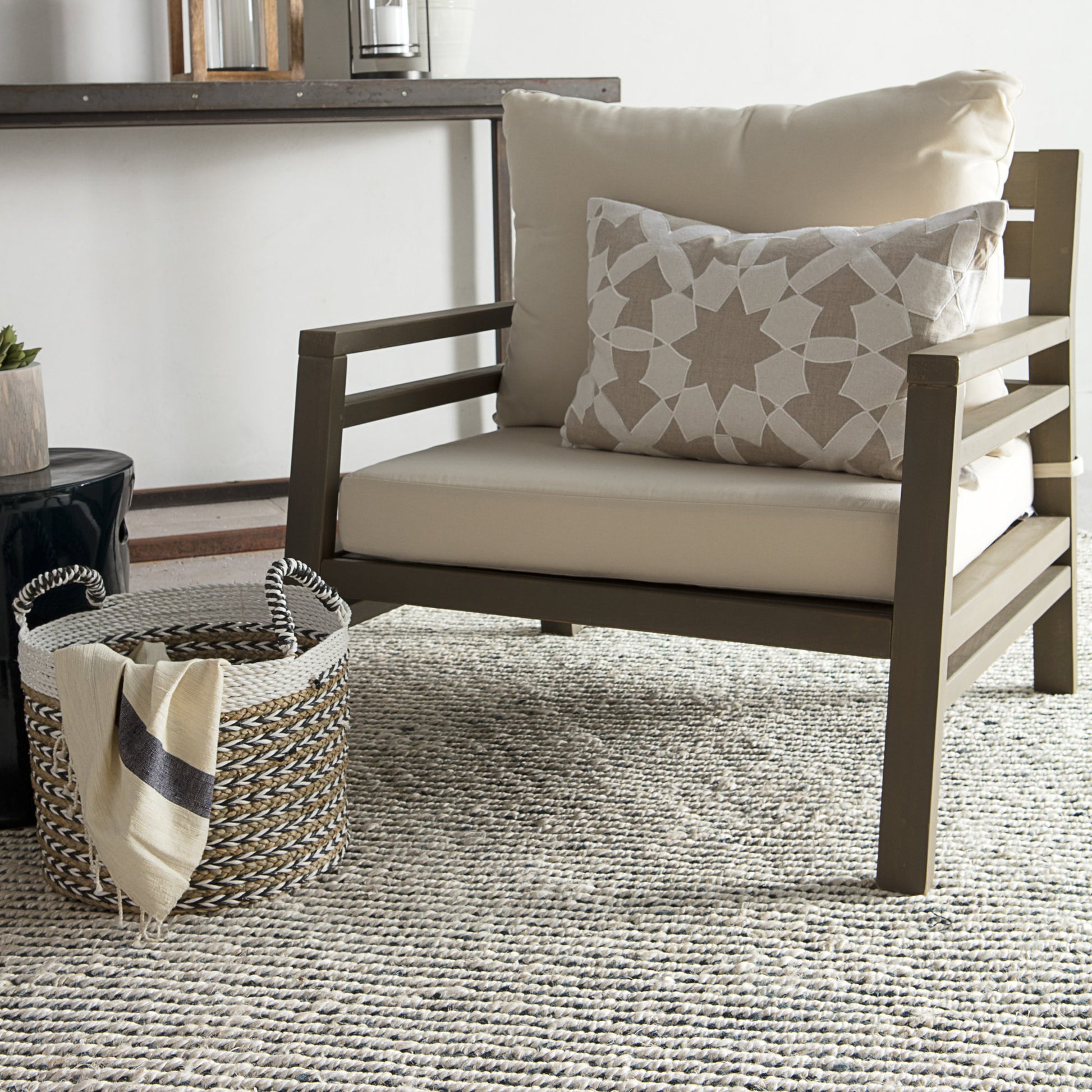 Naturals Tobago NAT26 Rug by Jaipur Living in white, black. Made from 100% jute in a unique style.