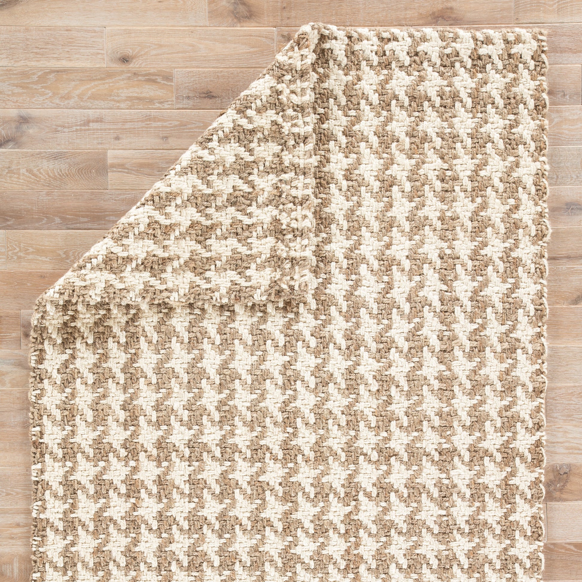 Naturals Tobago NAT31 Rug by Jaipur Living in white. Made from 100% jute in a unique style.