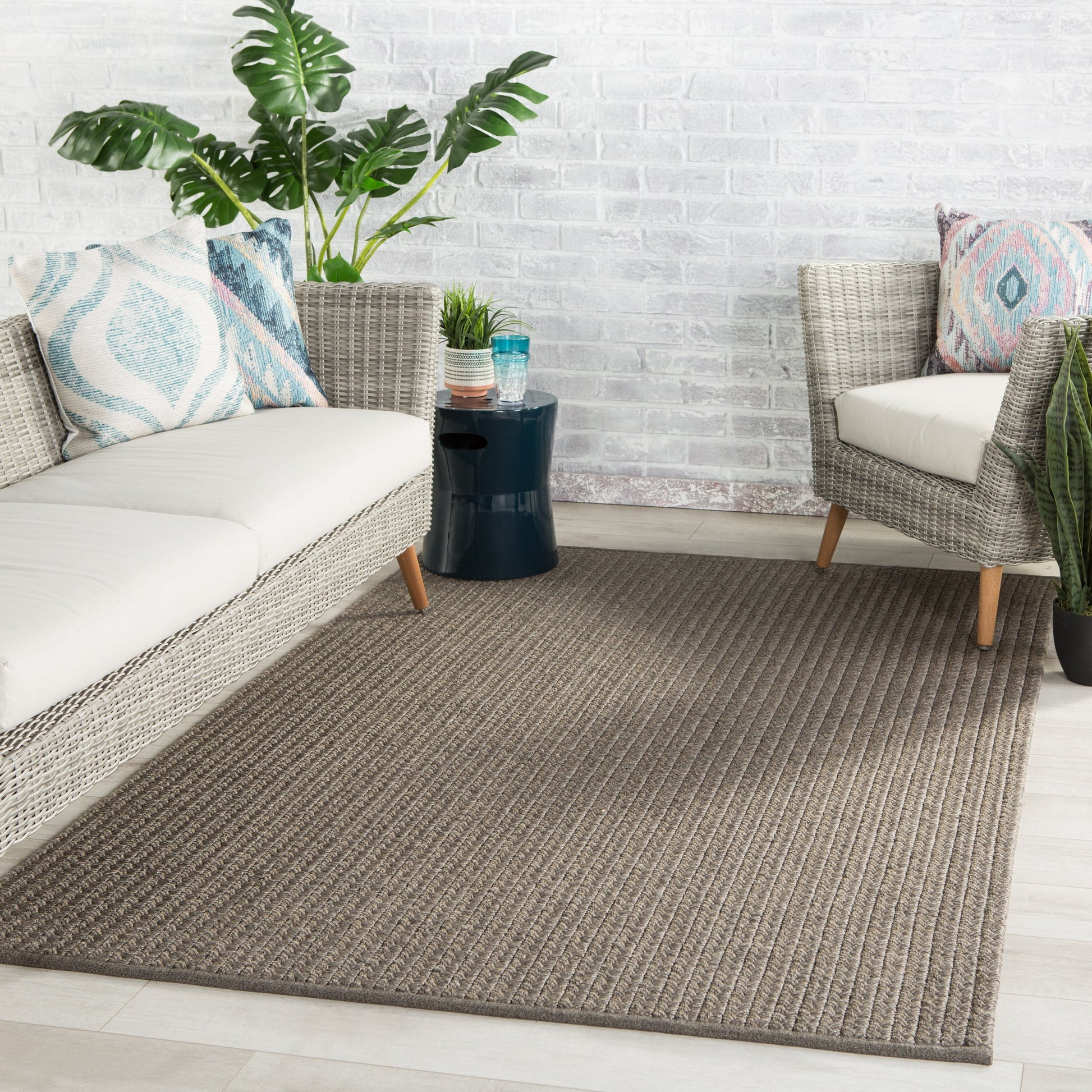 Iver Rug by Jaipur Living. Made from 50% polypropylene, 25% viscose, 25% polyester in a unique style.
