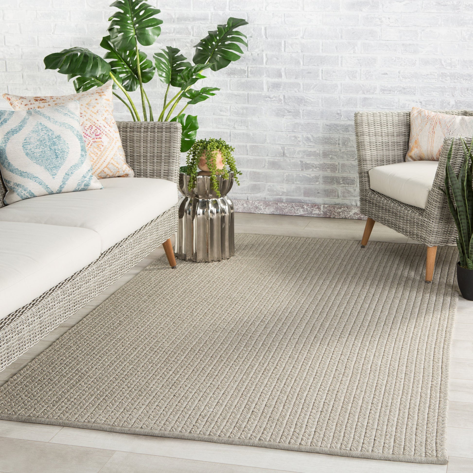 Iver Rug by Jaipur Living. Made from 50% polypropylene, 25% viscose, 25% polyester in a unique style.