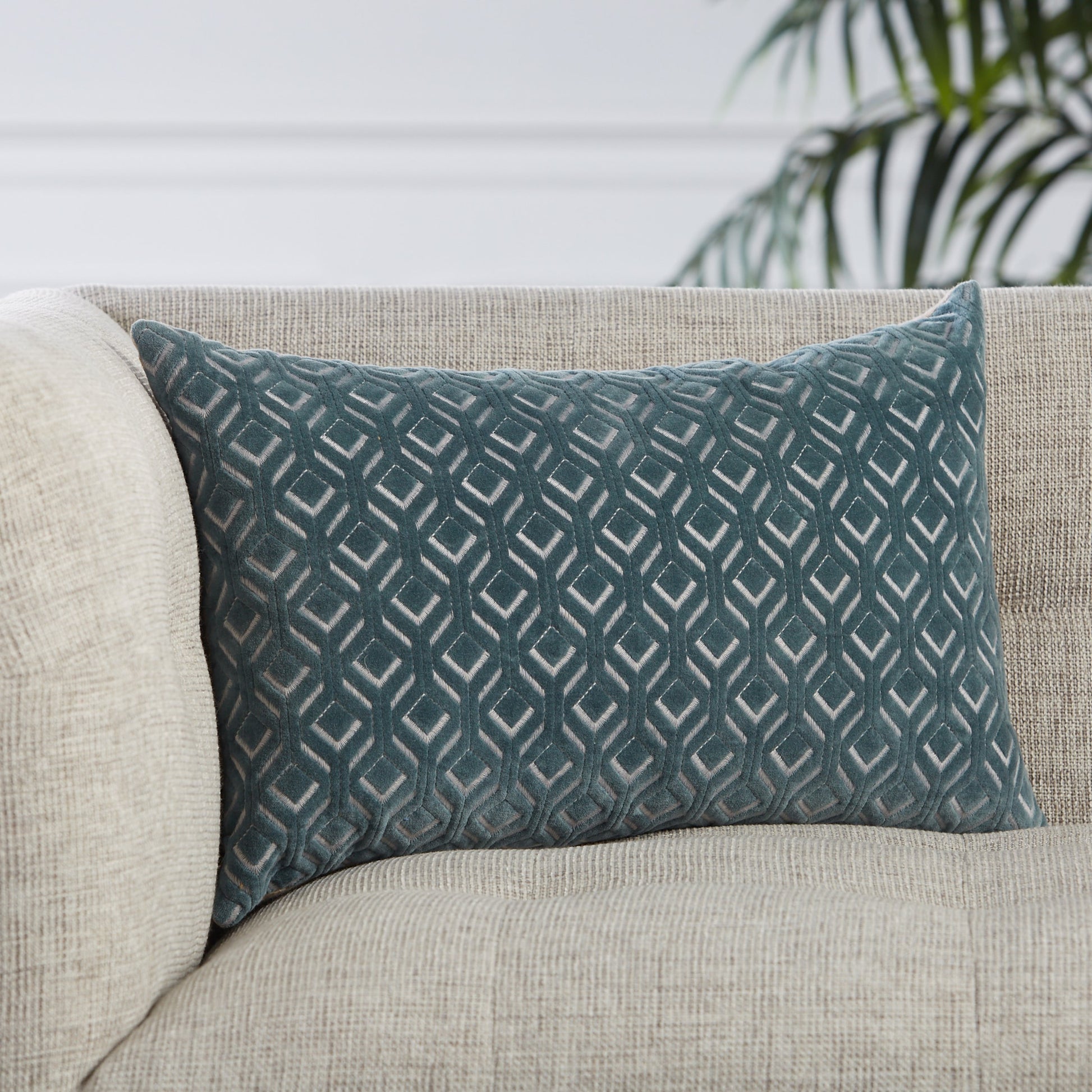 Nouveau NOU10 Pillow by Jaipur Living. Made from 100% cotton in a transitional style.