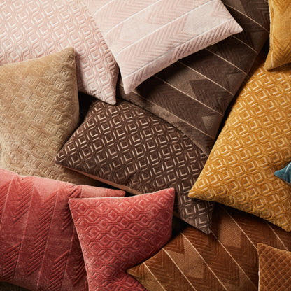 Nouveau NOU10 Pillow by Jaipur Living. Made from 100% cotton in a transitional style.