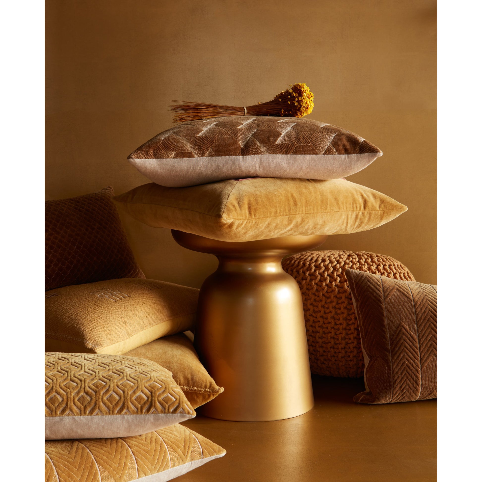 Nouveau NOU10 Pillow by Jaipur Living. Made from 100% cotton in a transitional style.