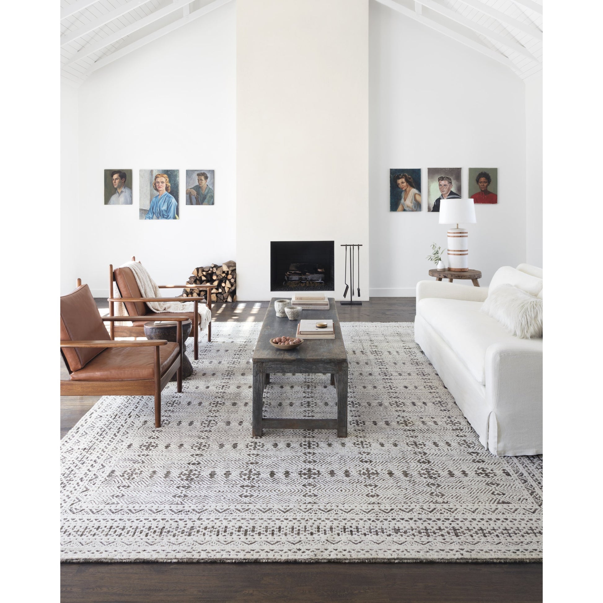 Origin Rug by Loloi. Made from wool, viscose from bamboo in a transitional style.