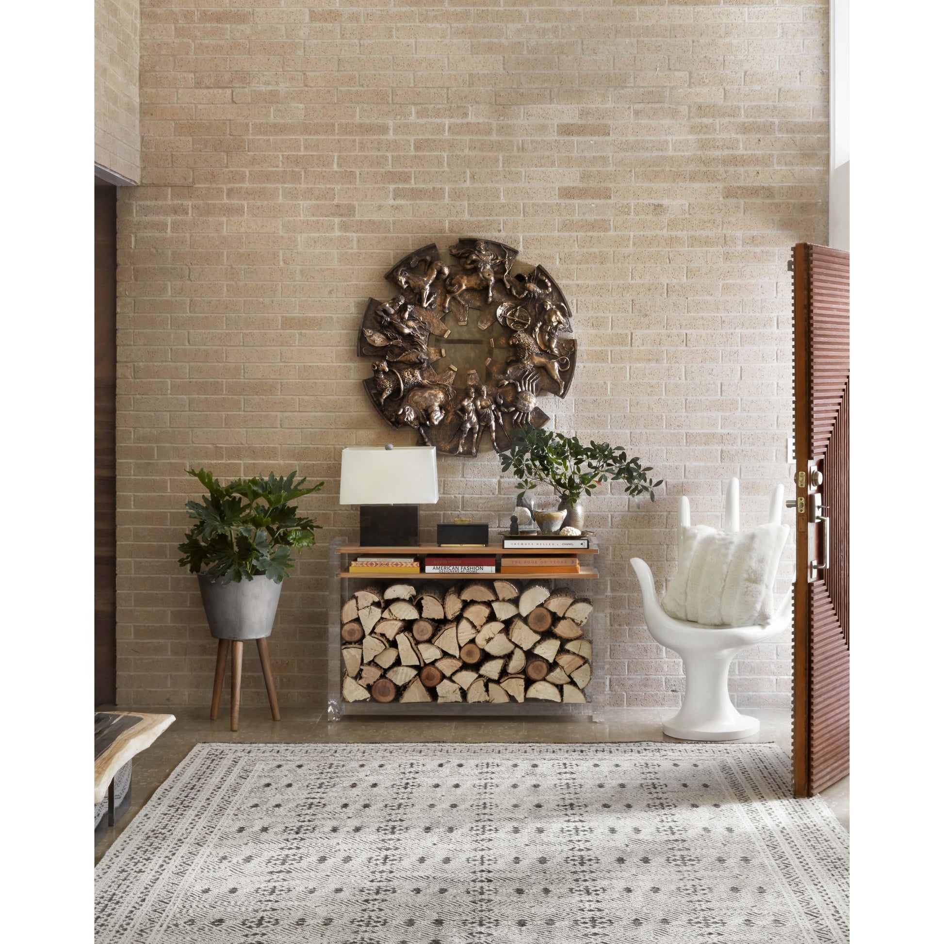 Origin Rug by Loloi. Made from wool, viscose from bamboo in a transitional style.