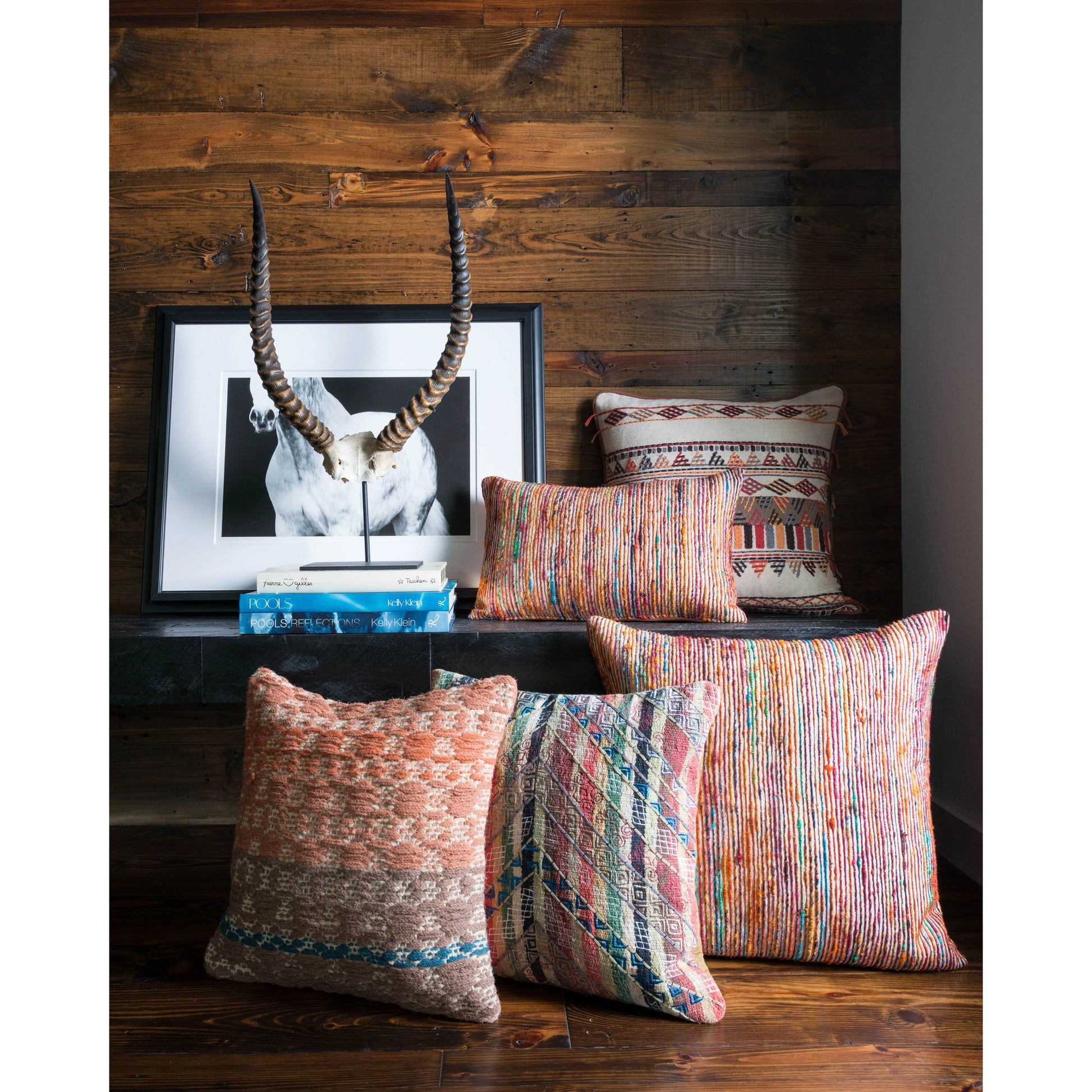 P0242 Pillow by Loloi. Made from 60% cotton, 40% silk in a traditional style.