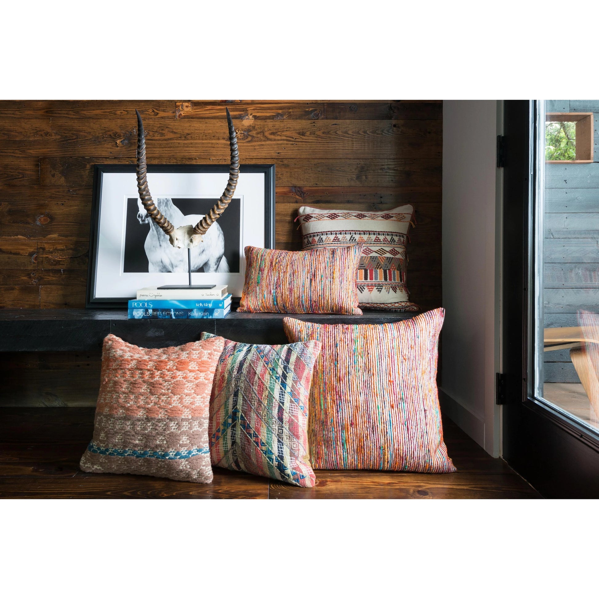 P0242 Pillow by Loloi. Made from 60% cotton, 40% silk in a traditional style.