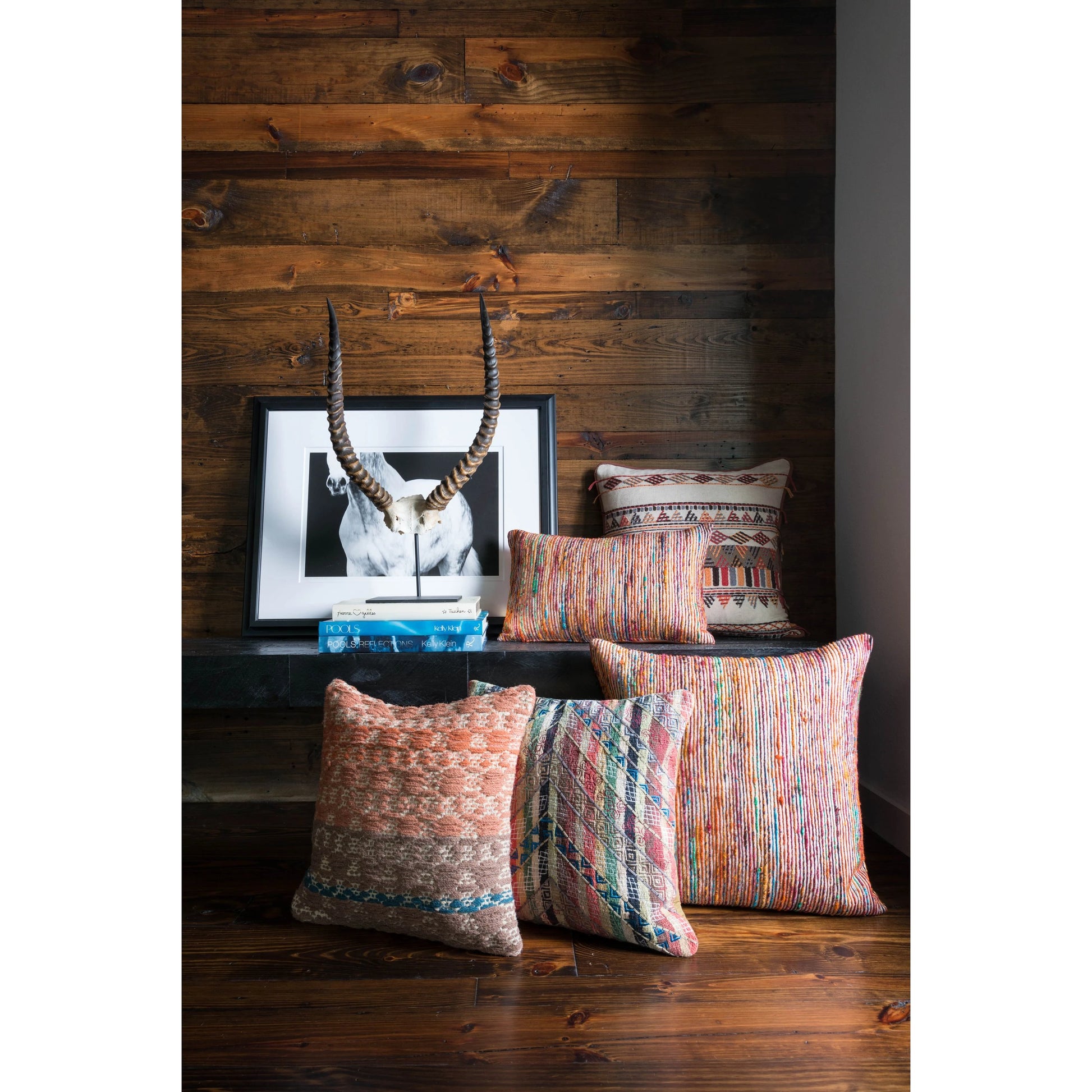 P0242 Pillow by Loloi. Made from 60% cotton, 40% silk in a traditional style.