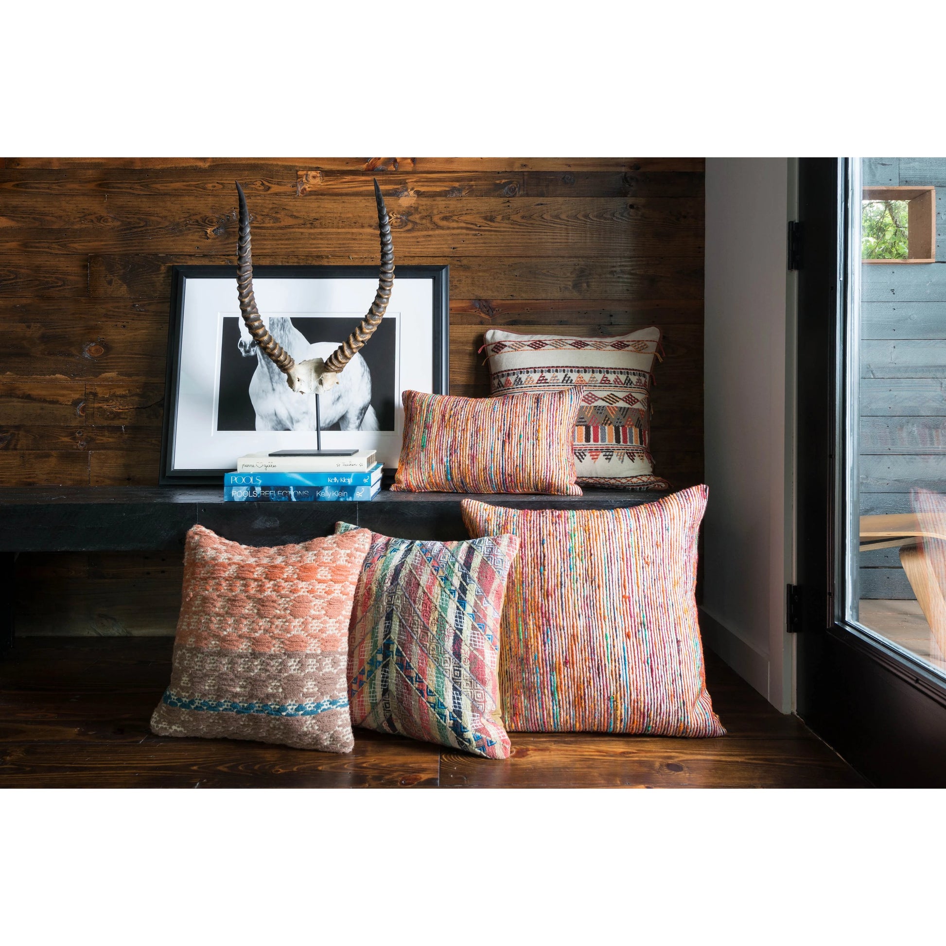 P0242 Pillow by Loloi. Made from 60% cotton, 40% silk in a traditional style.