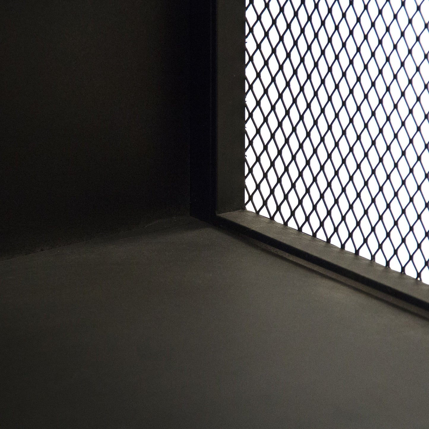 003 S-337017 | Closeup | Daveny Console by Zentique in slate gray and iron. Made from iron in a traditional style.