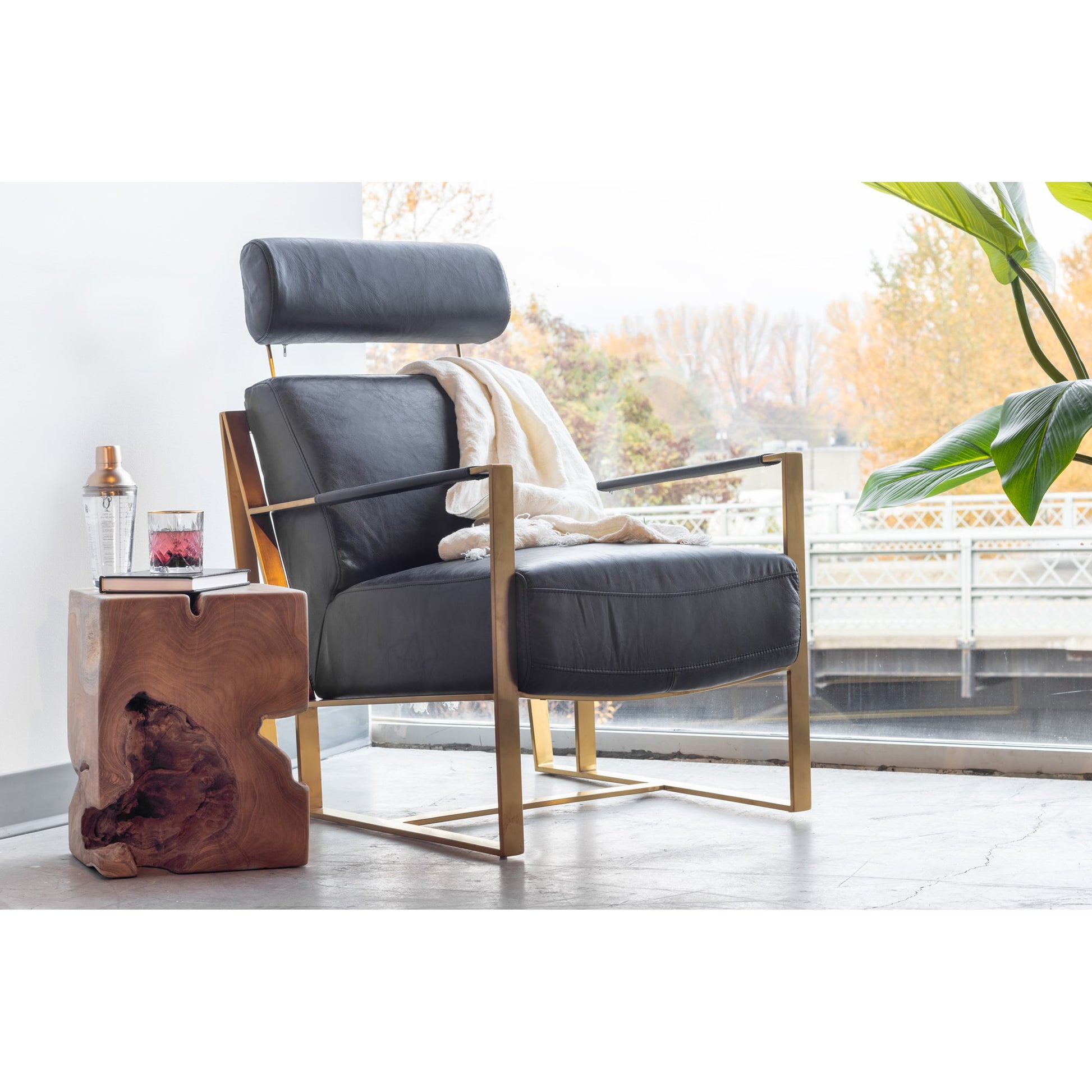 Paradiso Chair by Moe's Home Collection in black. Made from top grain leather, ca standard foam: density 35-40kg, stainless steel (gold finished) in a modern style.