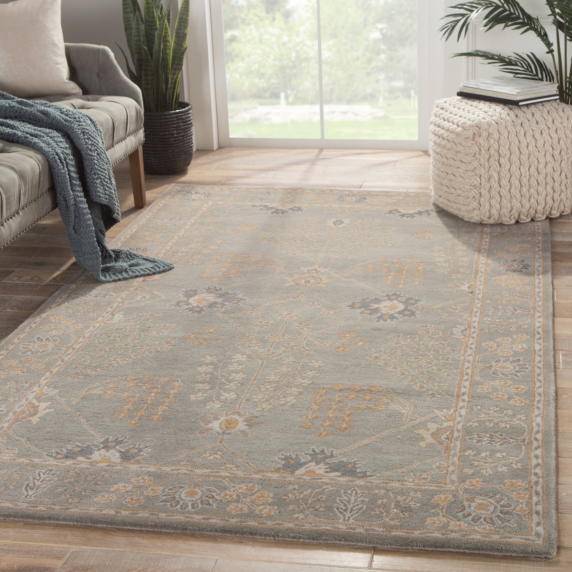 Poeme PM51 Rug by Jaipur Living. Made from 100% handspun wool in a traditional style.
