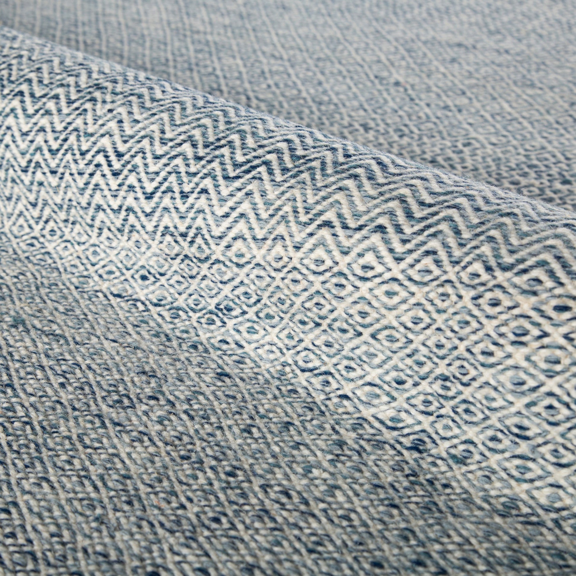Poise POE05 Rug by Jaipur Living. Made from 100% wool in a unique style.