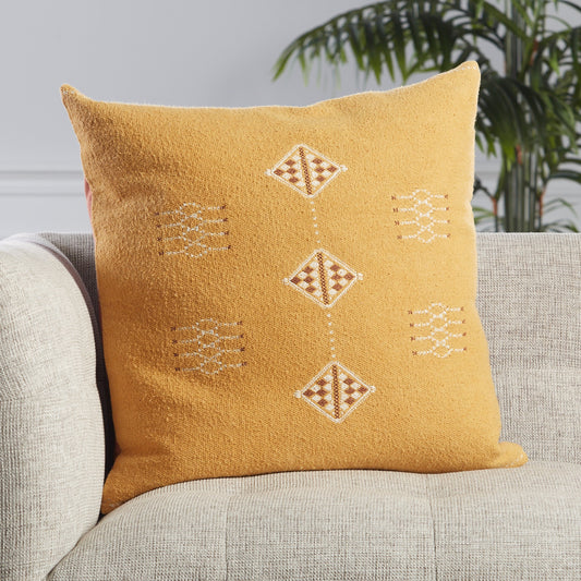 Puebla Nufisa by Jaipur Living in yellow, white. Made from 100% cotton in a rustic style.