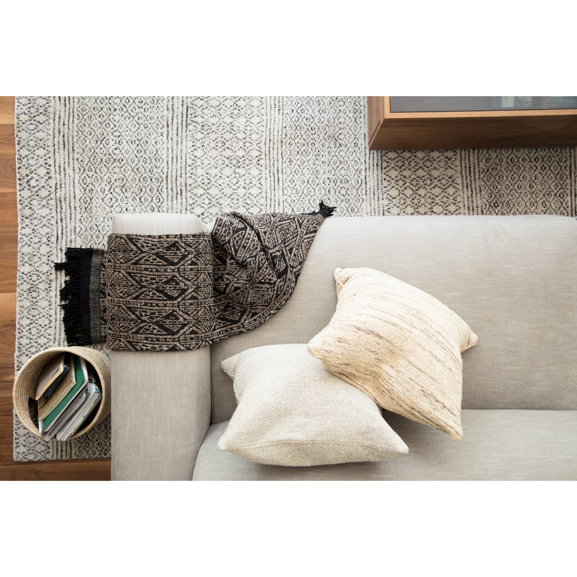 Rize RIZ02 Rug by Jaipur Living in ivory. Made from 100% wool in a unique style.