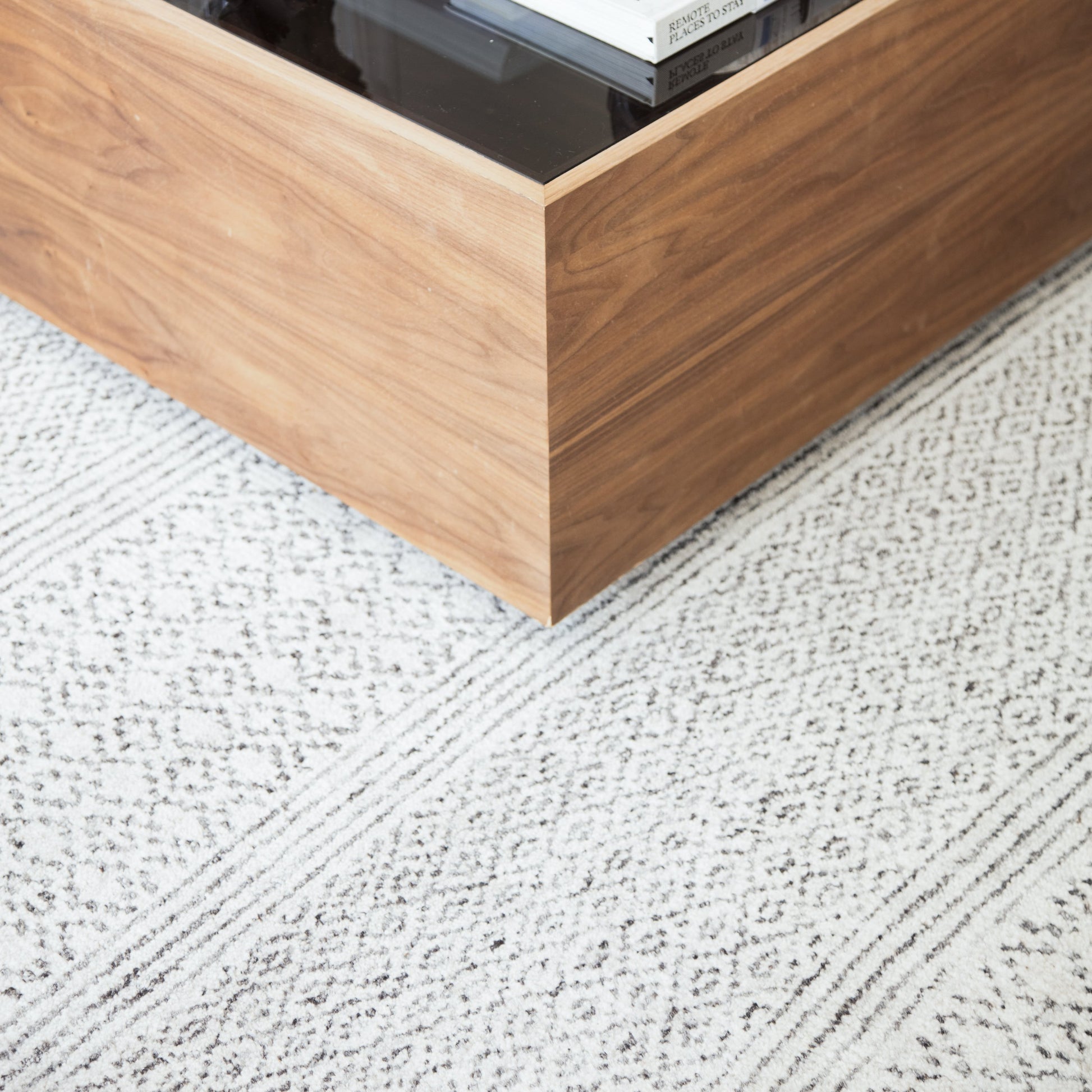 Rize RIZ02 Rug by Jaipur Living in ivory. Made from 100% wool in a unique style.