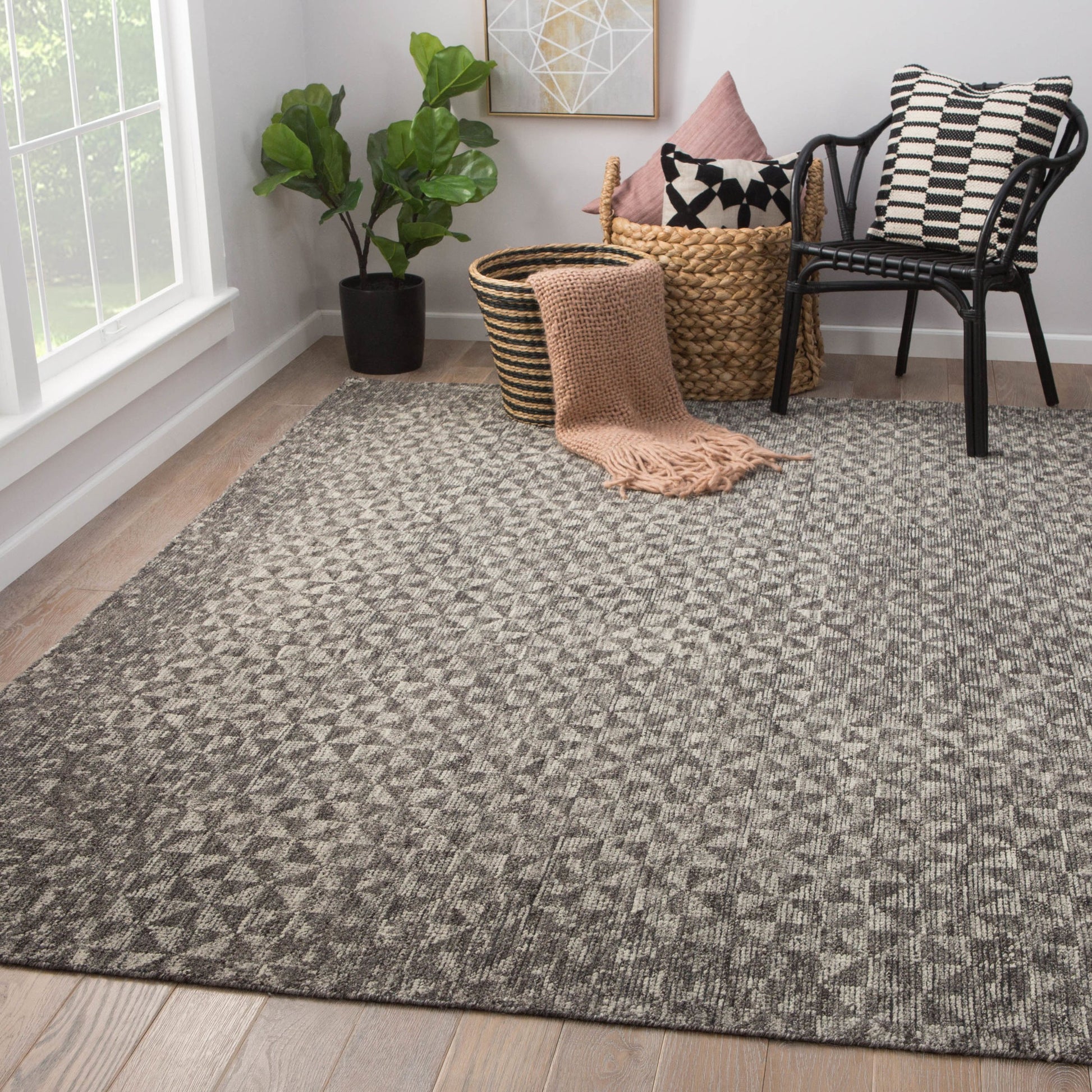 Rize RIZ03 Rug by Jaipur Living in dark gray. Made from 100% wool in a unique style.