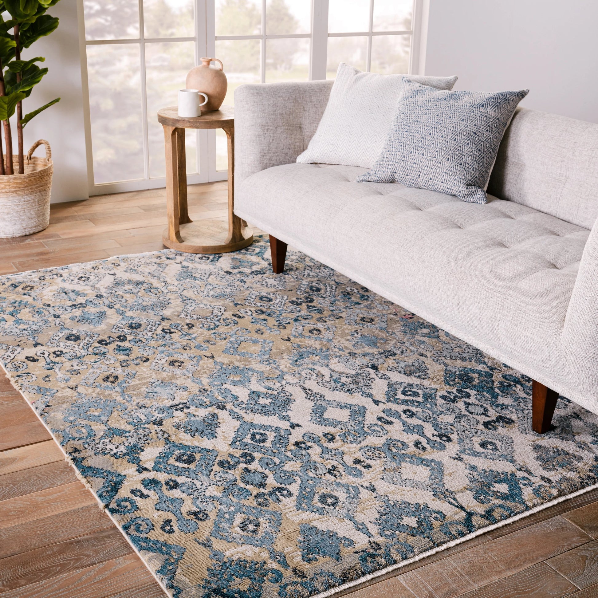 Sanaa by Nikki Chu SBC01 Rug by Jaipur Living in tan, light pink. Made from 78% polypropylene 22% polyester in a unique style.