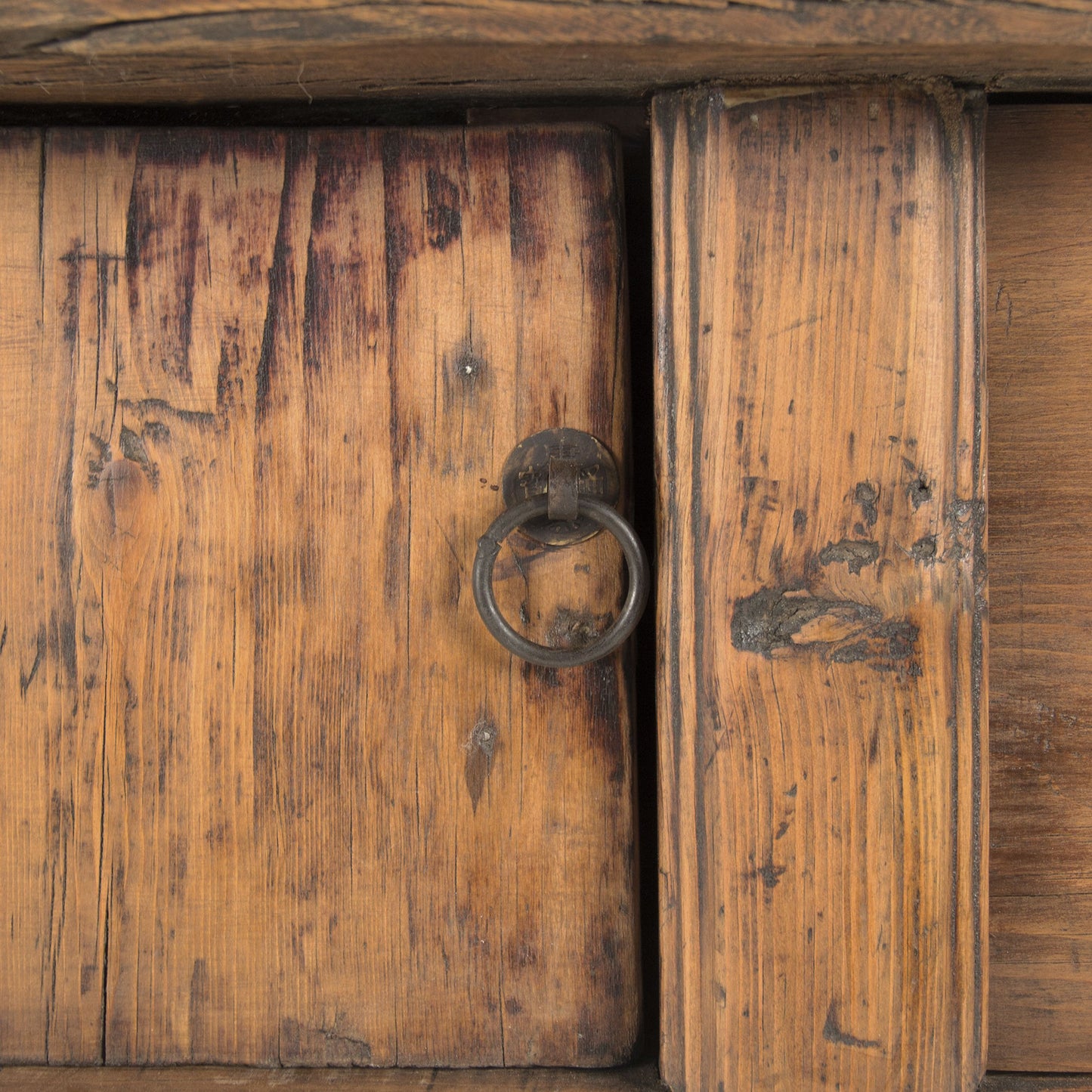 005 S-336576 | Closeup | Antique Noodle Table by Zentique in distressed stain and wood. Made from unique in a cottage & farmhouse style.