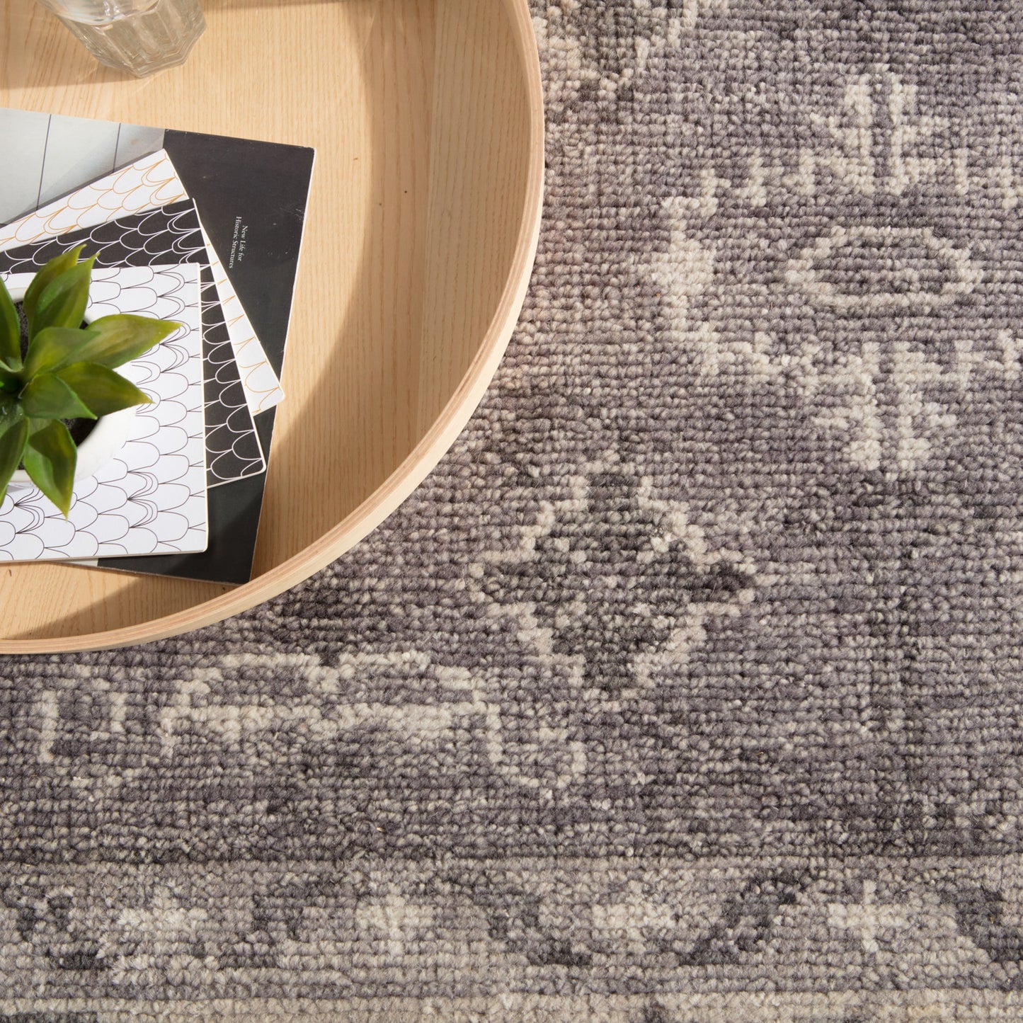 004 SR-774189,SR-774191 | Closeup | Salinas SLN12 Rug by Jaipur Living in gray. Made from 100% wool in a unique style.
