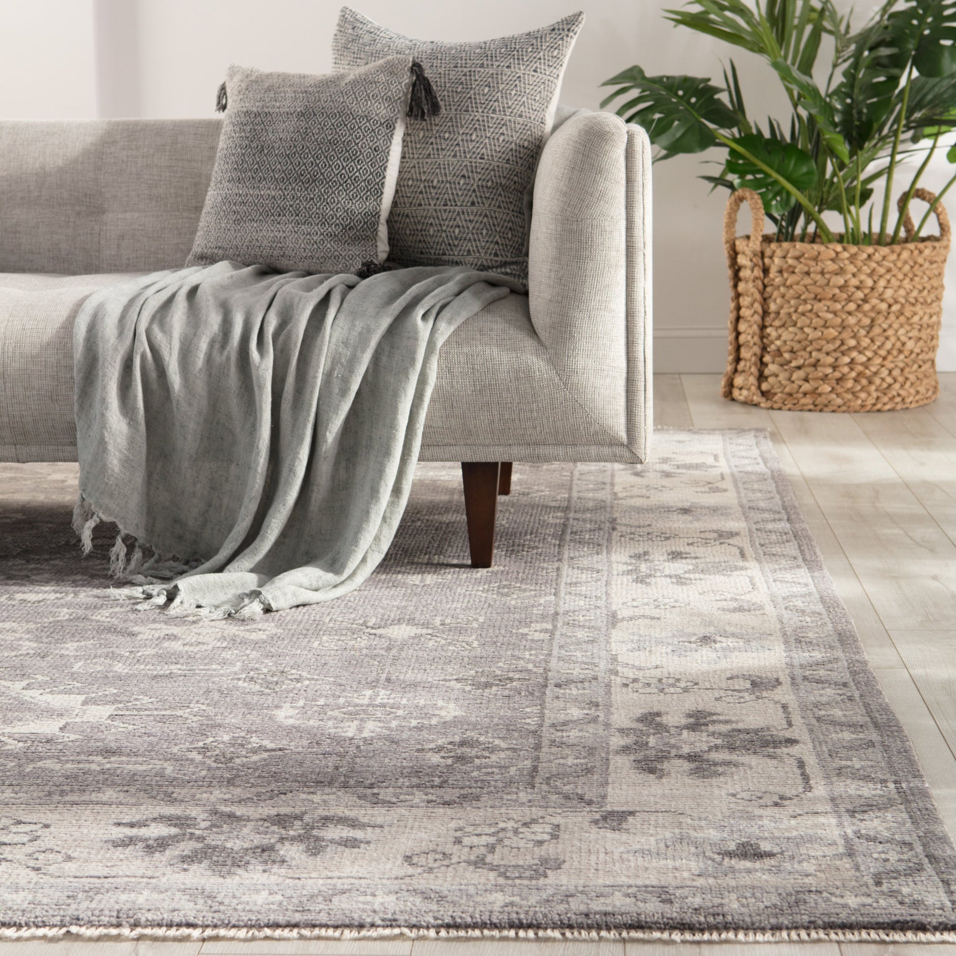 Salinas SLN12 Rug by Jaipur Living in gray. Made from 100% wool in a unique style.