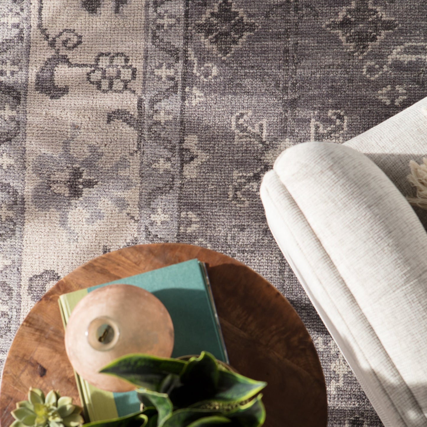 005 SR-774189,SR-774191 | Lifestyle | Salinas SLN12 Rug by Jaipur Living in gray. Made from 100% wool in a unique style.