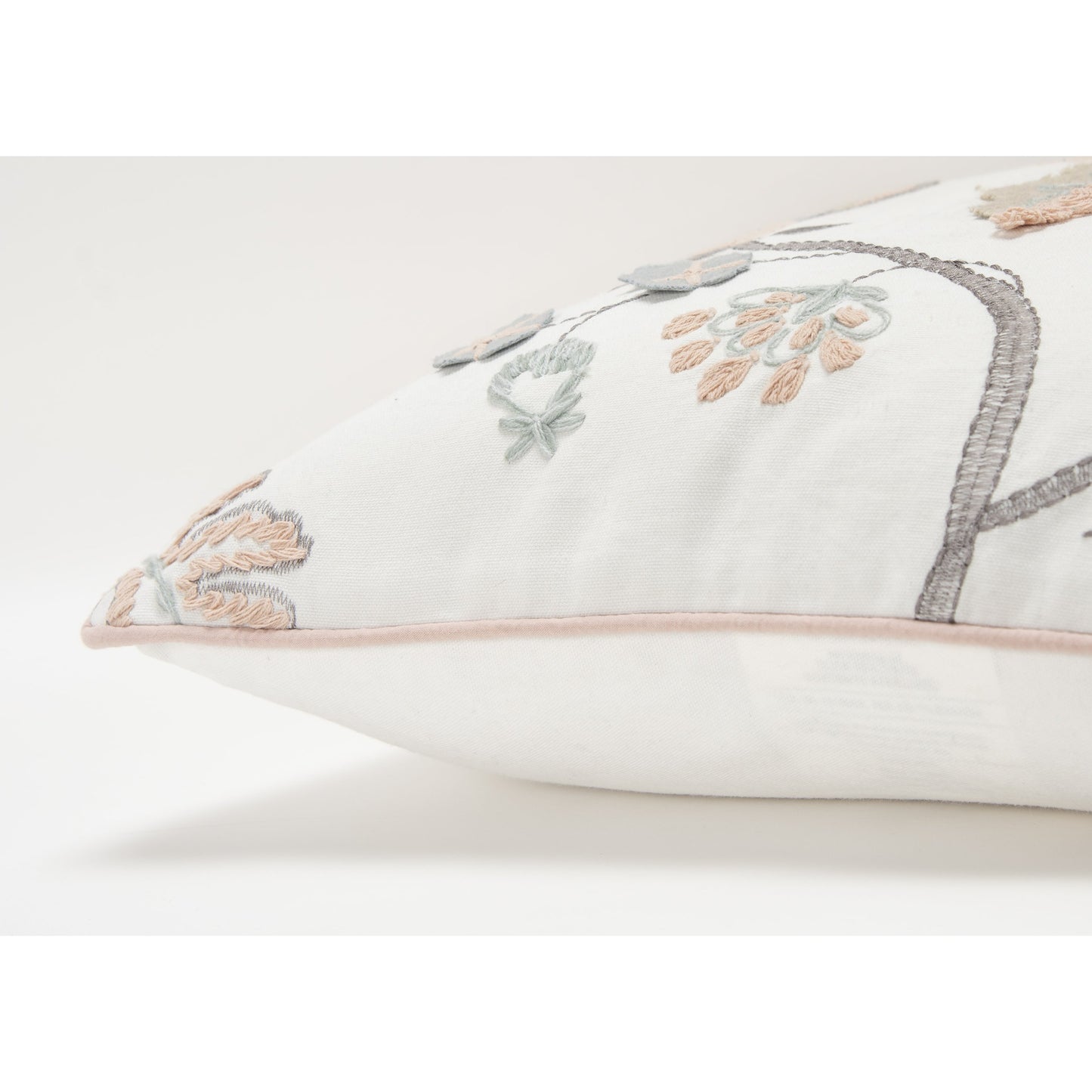 003 SR-870519,SR-885949 | Closeup | Baxter Pillow by HedgeApple Essentials in white. Made from cotton in a traditional style.
