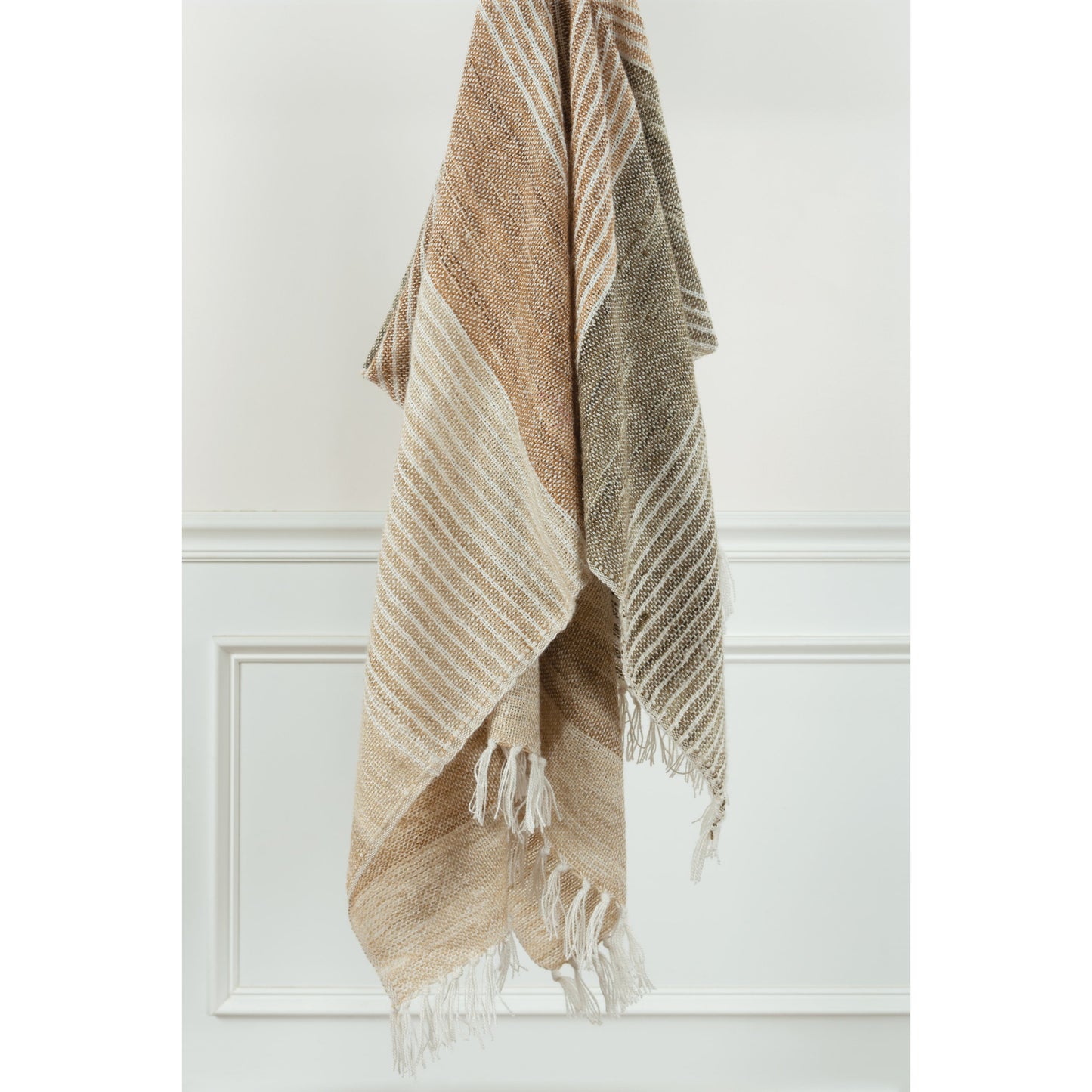 060 SR-870821 | Lifestyle | Muhlenberg Indoor/Outdoor Throw by HedgeApple Essentials in multi, browns. Made from polyester in a transitional style.