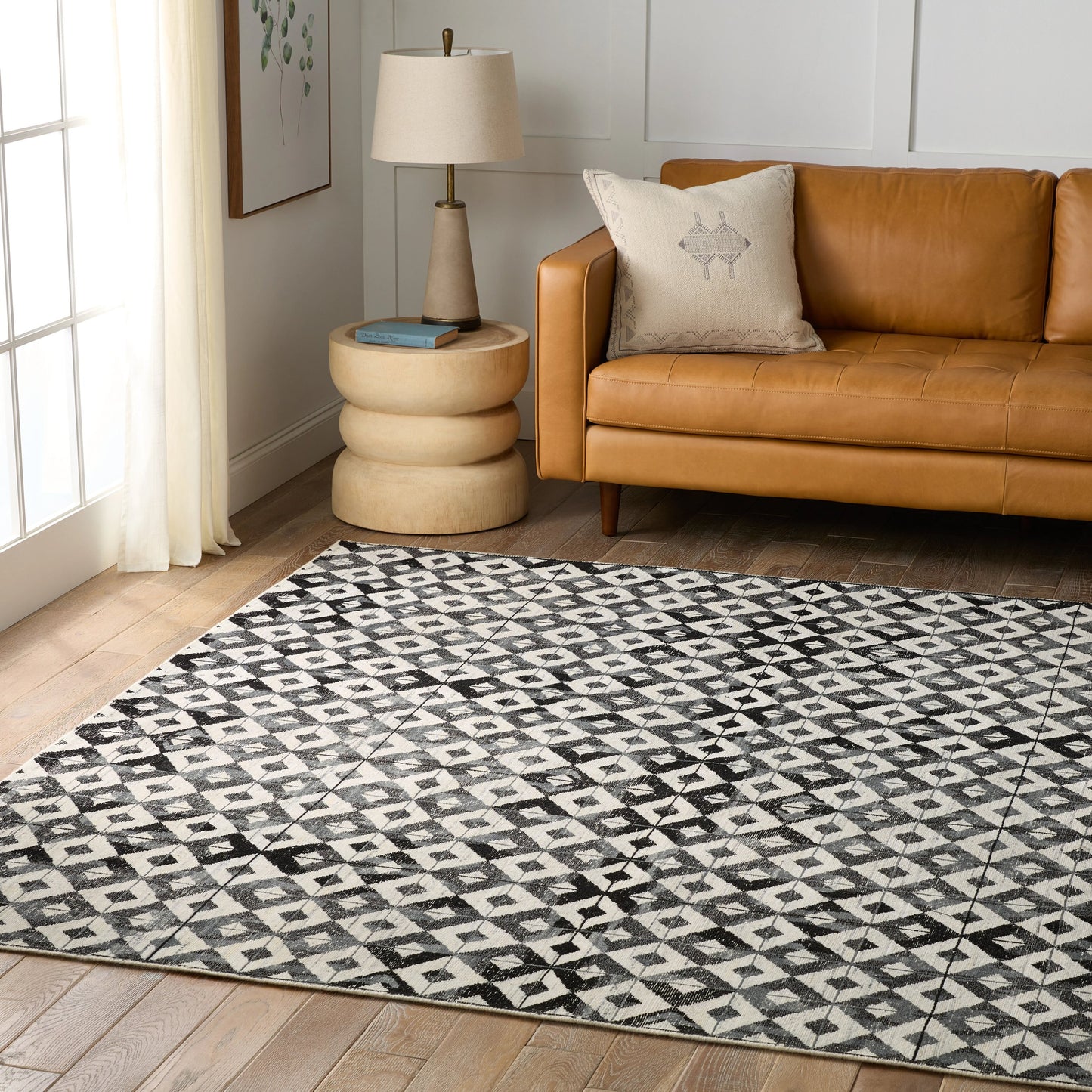 007 SI-1973897,SI-1973898,SI-1973899,SI-1973900,SI-1973901 | Lifestyle | Tessera by Verde Home Gem TSS03 Rug by Jaipur Living in black, cream. Made from 100% wool in a unique style.