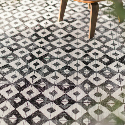 Tessera by Verde Home Gem TSS03 Rug by Jaipur Living in black, cream. Made from 100% wool in a unique style.