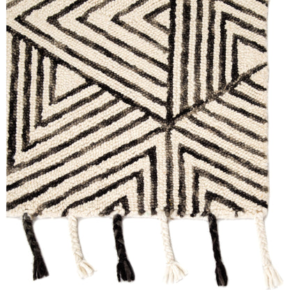 Vera by Nikki Chu VNK01 Rug by Jaipur Living in ivory, gray. Made from 100% wool in a unique style.