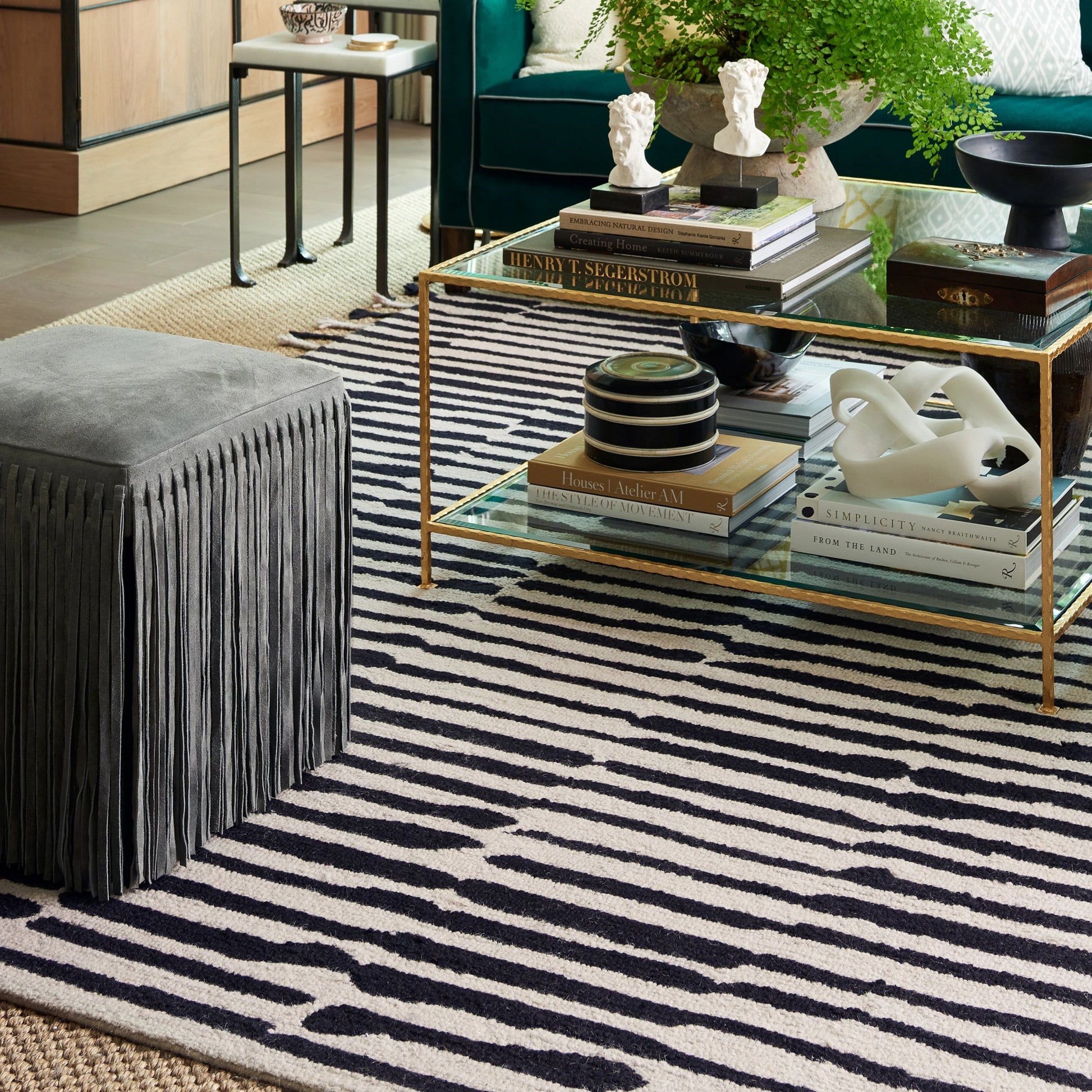 Vera by Nikki Chu VNK08 Rug by Jaipur Living in black, ivory. Made from 100% wool in a unique style.