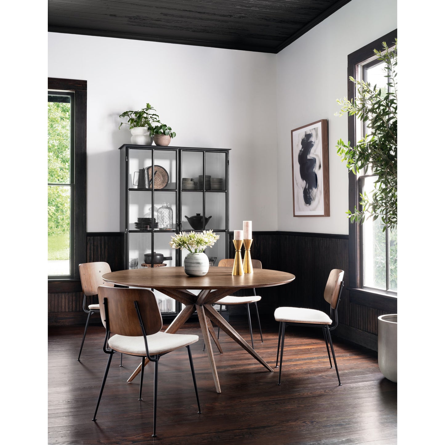 008 SR-809904 | Lifestyle | Ivan Round Planter by Four Hands in grey concrete. Made from concrete in a cottage & farmhouse style.