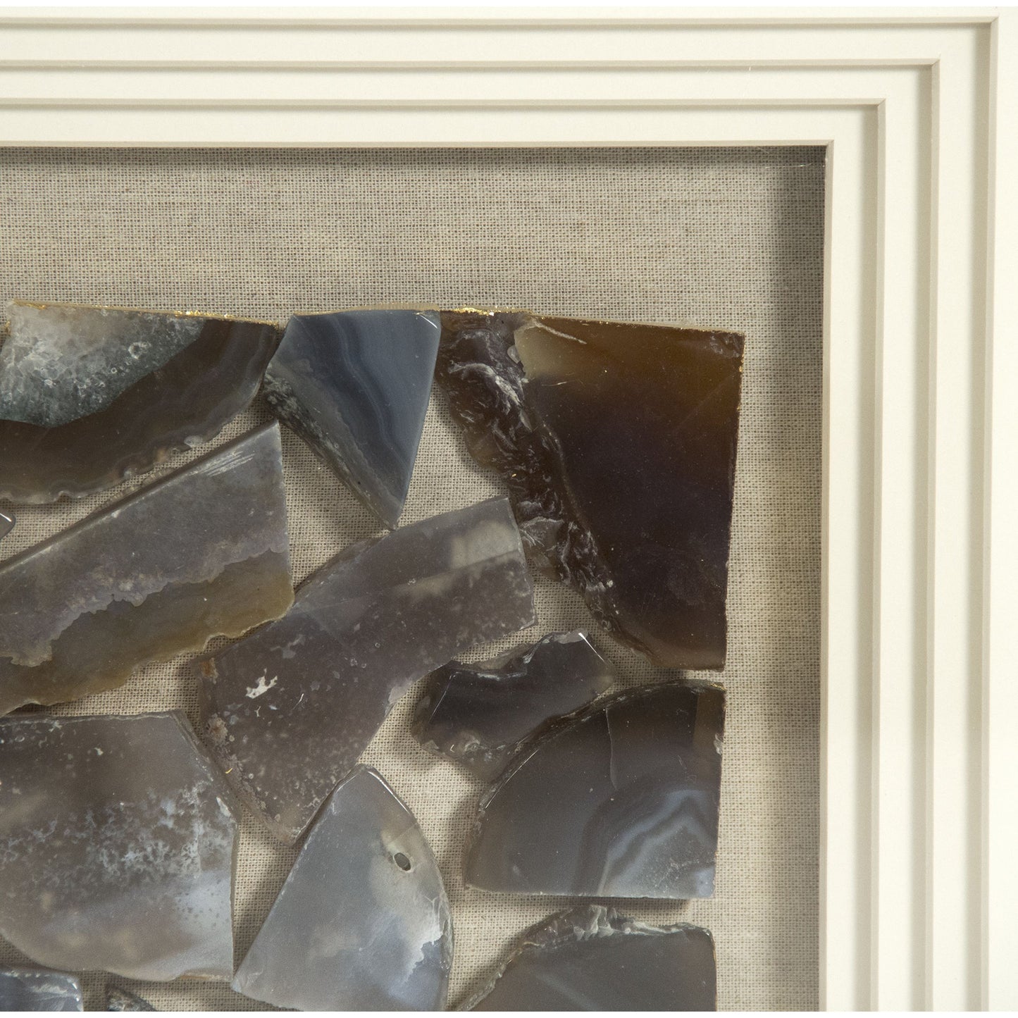 003 S-338364 | Closeup | Stone Wall Art by Zentique in natural linen and agate stone, pine frame. Made from pine wood, geode, glass in a eclectic & global style.