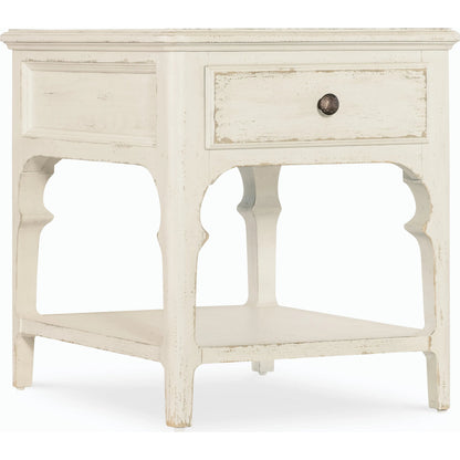 Americana End Table by Hooker Furniture in worn white. Made from oak veneers with solid-wood edge top in a cottage & farmhouse style.