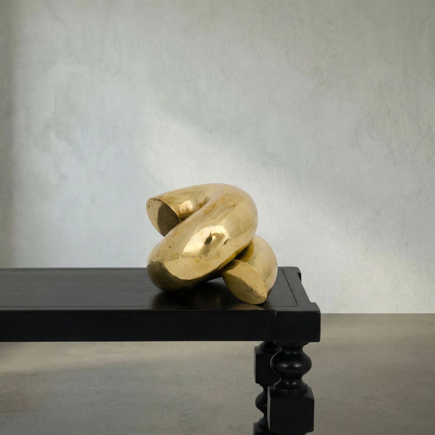 007 SI-2130194 | Lifestyle | Coiled by Noir in antique brass. Made from metal alloy in a modern style.