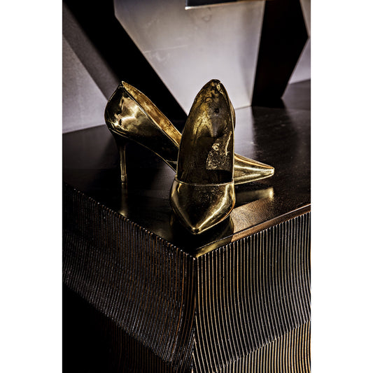Heel by Noir in antique brass. Made from brass in a modern style.