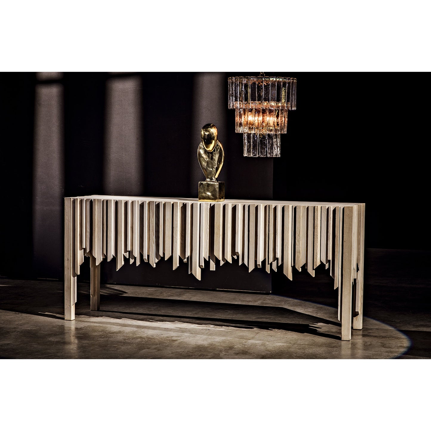 008 SI-1755559 | Lifestyle | Ripley by Noir in antique brass. Made from brass in a eclectic & global style.