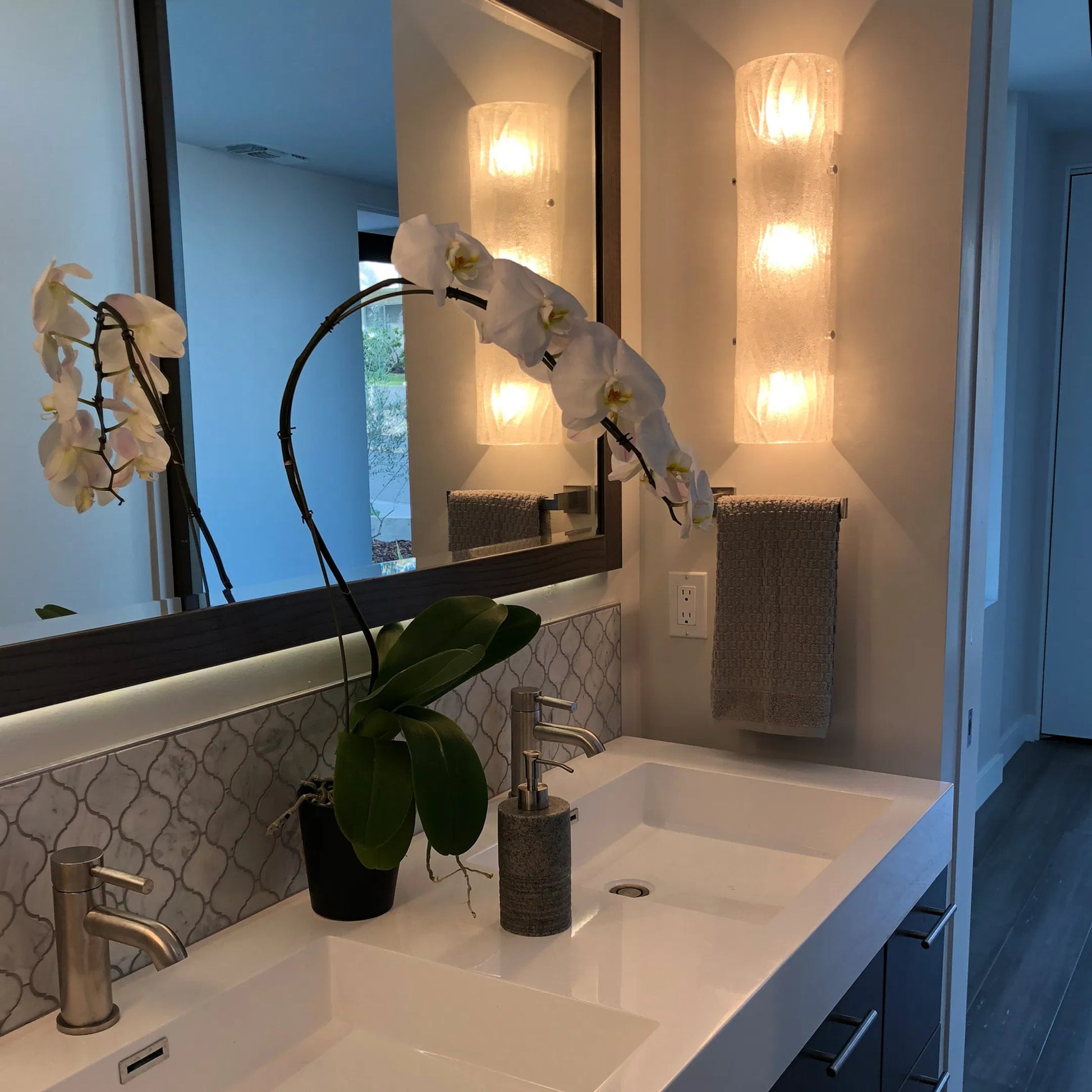 Brilliance Sconce Fixture by Varaluz in chrome. Made from chrome, bright ice in a modern style.