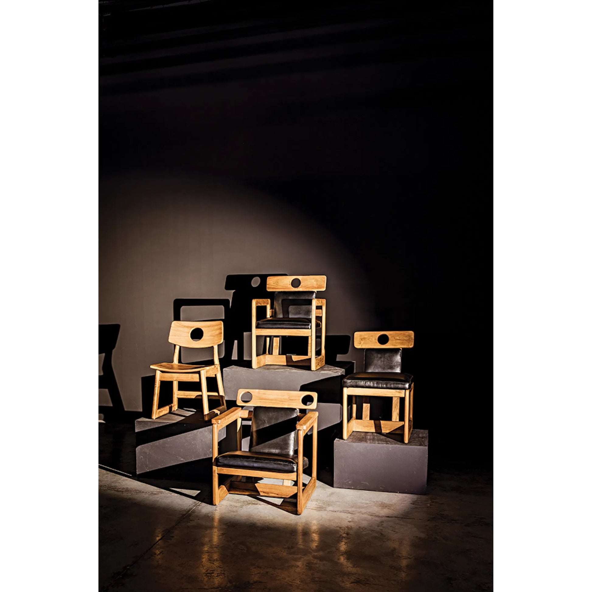 Buraco Relax Chair by Noir in clear coat gloss teak. Made from teak and black leather in a modern style.