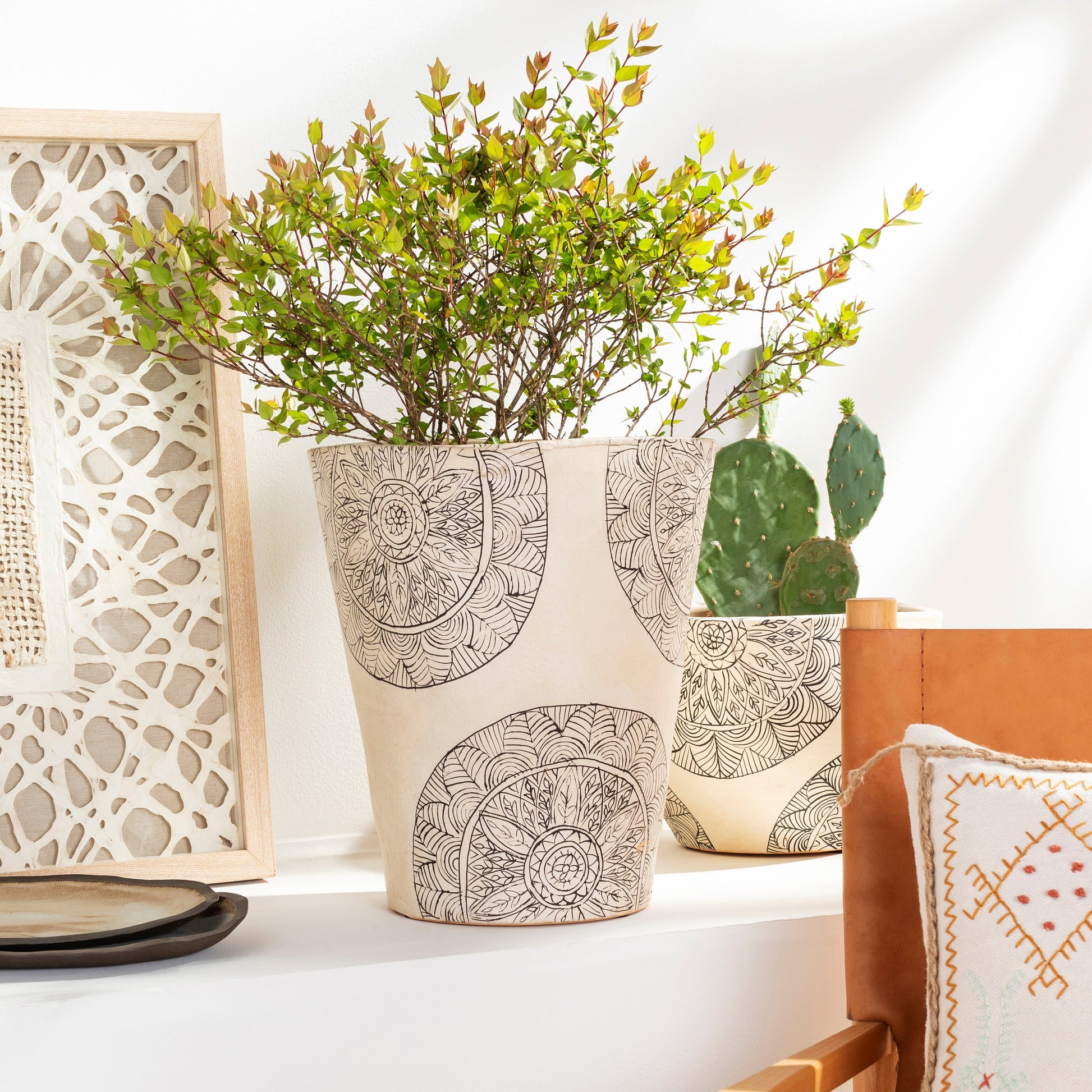 Argil - 24969 by Surya in black and painted. Made from terracotta in a eclectic & global style.