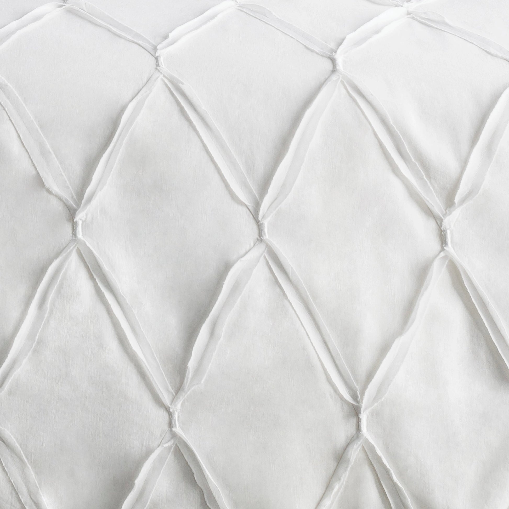 Aiken Pilliow - 13086 by Surya. Made from front: 55% cotton, 45% linen, back: 55% cotton in a modern style.